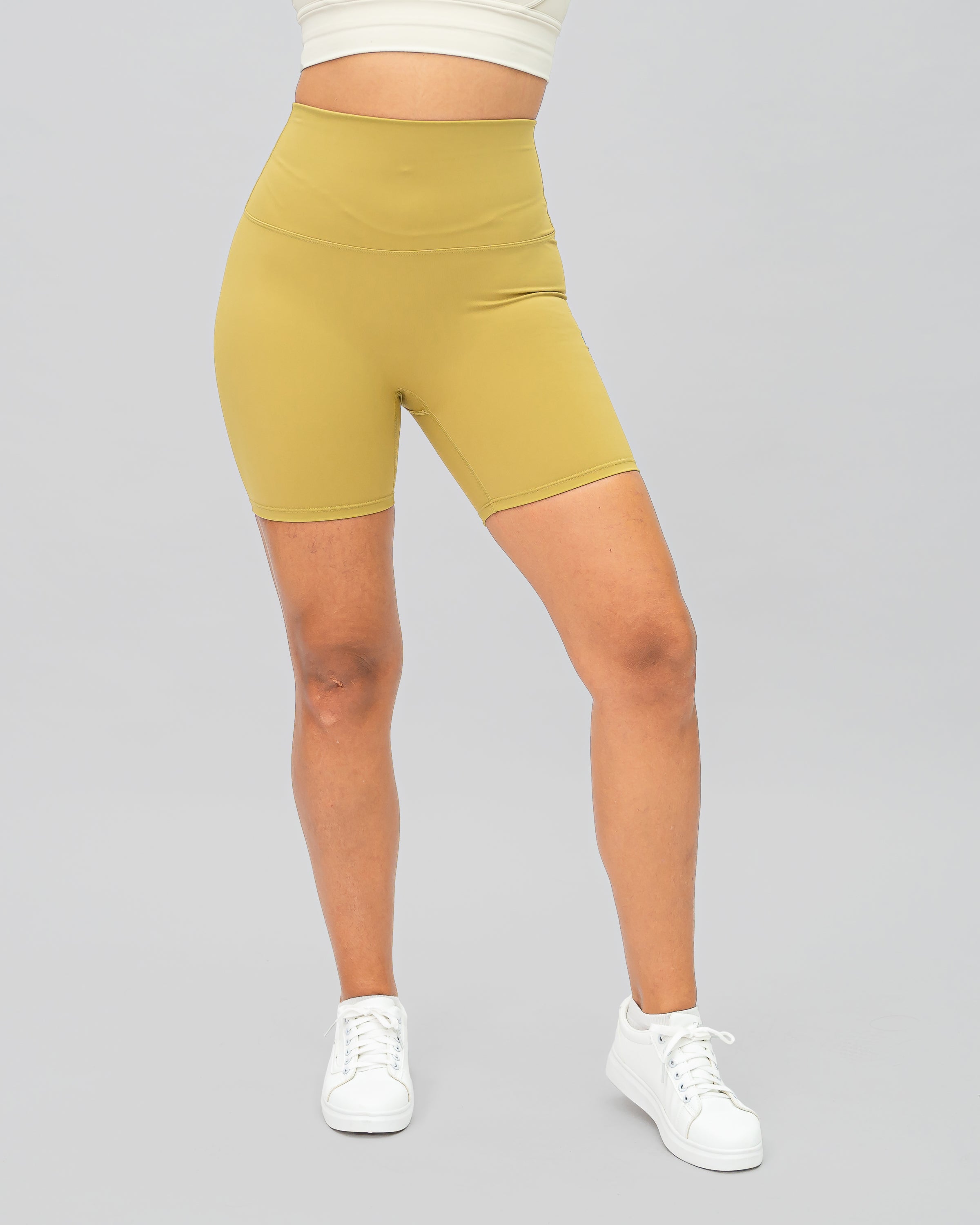 Nova Shorts - Yellow leaves